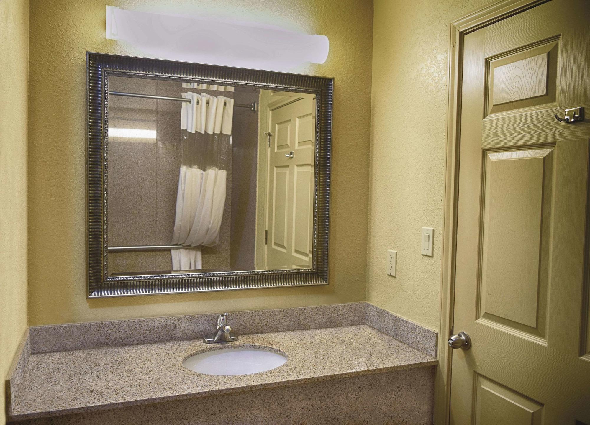 Hotel La Quinta By Wyndham 3*